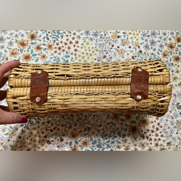 Vintage Tan Woven Handbag - Picture 4 of 4